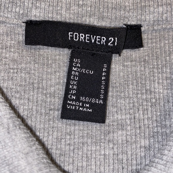 Gray nasa crop top - Picture 2 of 2